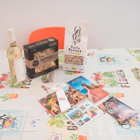 Le Camelie -Appartamenti Nuovi Porto SantʼElpidio Kültér fotó