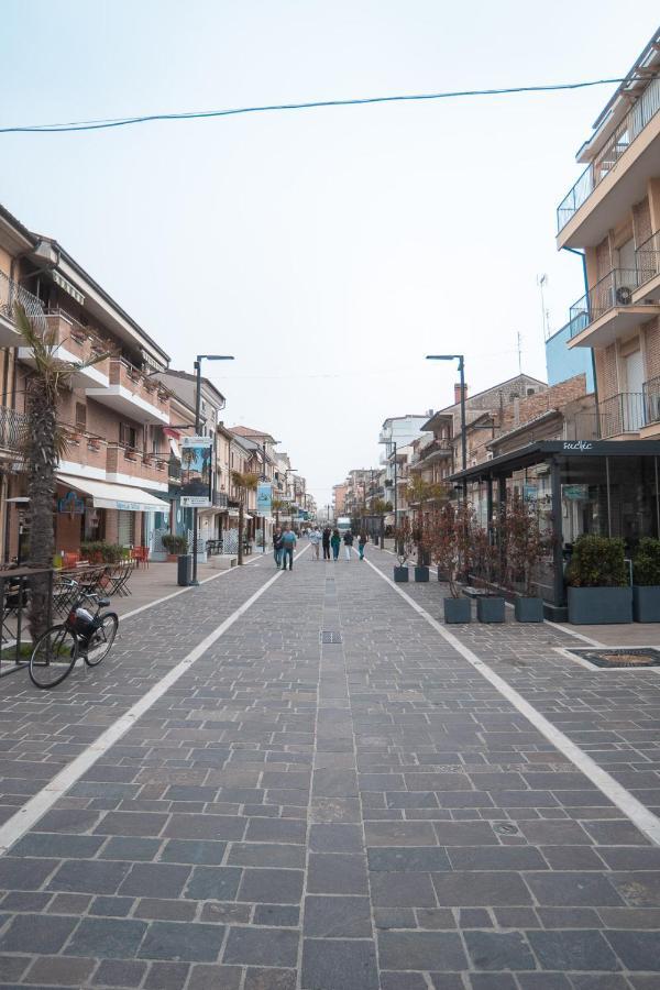Le Camelie -Appartamenti Nuovi Porto SantʼElpidio Kültér fotó